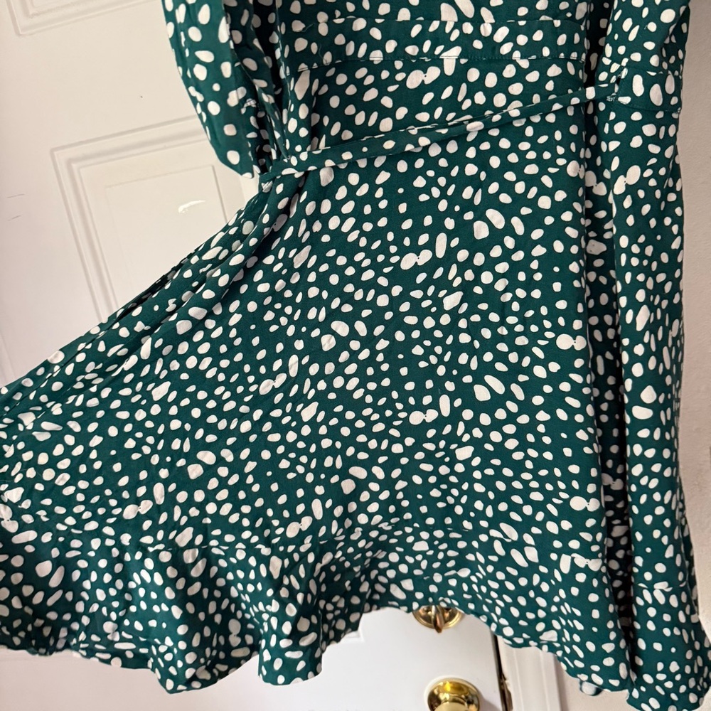 SEVEN WONDERS green white dot cheetah leopard animal ruffle wrap mini dress - Picture 5 of 8